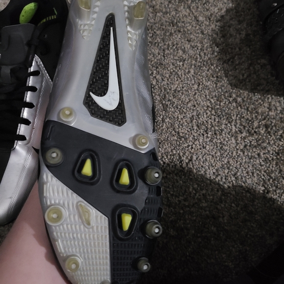Nike men's football cleats size 11 like new - Picture 2 of 3